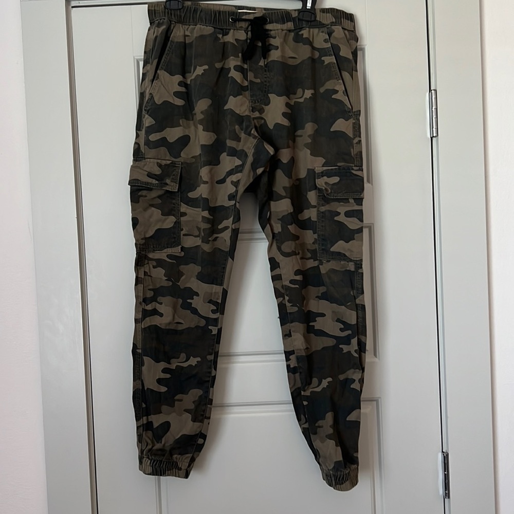 Univibe‎ camouflage utility elastic waist ankle pants Sz M